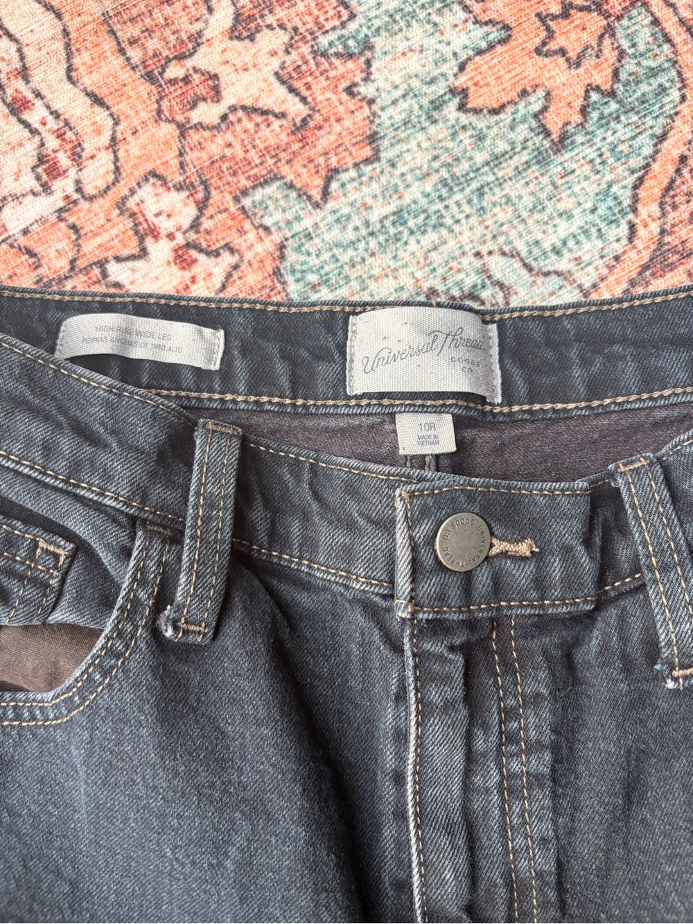 Universal Thread Gray High-Rise Straight Jeans